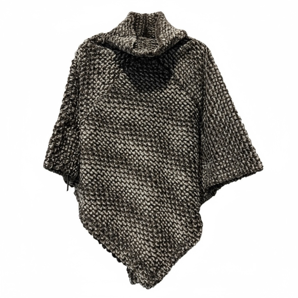 NWT Johnston & Murphy Reversible Faux Fur Knit Poncho Wrap One Size Gray Cream
